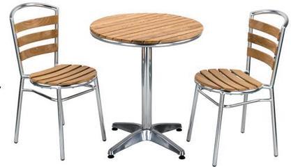 户外生活新选择 解析铝木桌与仿木庭院桌的工艺与市场前景